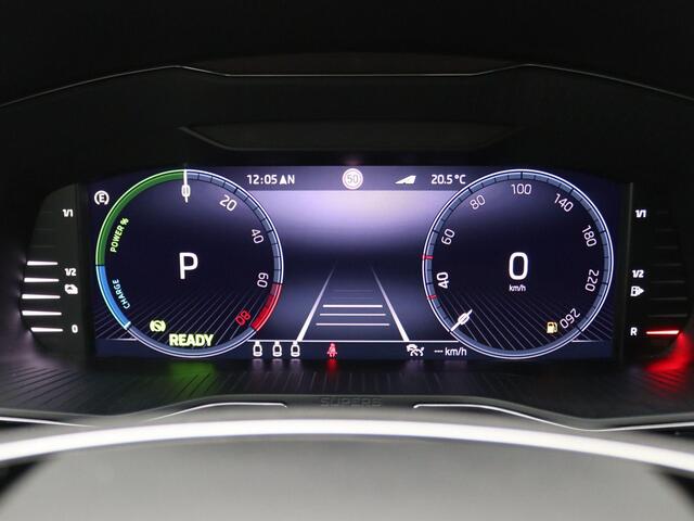 Skoda SUPERB Combi 1.4 TSI iV Business Edition 218PK DSG Matrix led, adaptive cruise, standkachel, Stoelverwarming voor & achter, keyless, navigatie, 17" lichtmetaal