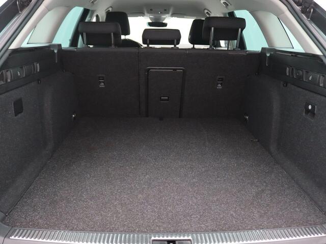 Skoda SUPERB Combi 1.4 TSI iV Business Edition 218PK DSG Matrix led, adaptive cruise, standkachel, Stoelverwarming voor & achter, keyless, navigatie, 17" lichtmetaal
