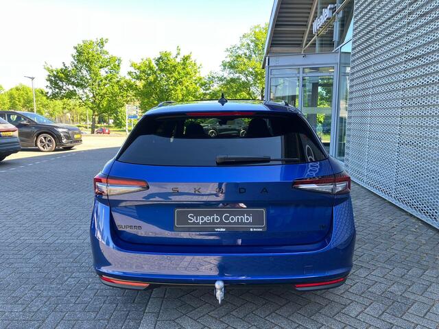 Skoda SUPERB combi Sportline Business 1.5 TSI PHEV 204 PK | Panorama dak | Suite Sport Leder | 19" lichtmetalen velgen | Trekhaak | Canton Geluidssysteem |