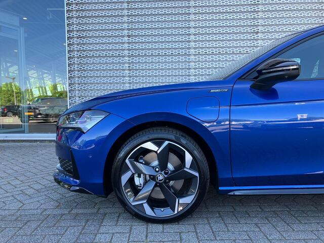 Skoda SUPERB combi Sportline Business 1.5 TSI PHEV 204 PK | Panorama dak | Suite Sport Leder | 19" lichtmetalen velgen | Trekhaak | Canton Geluidssysteem |