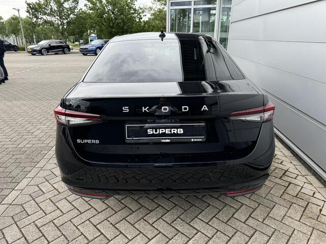 Skoda SUPERB First Edition 1.5 TSI m-HEV 150 pk DSG | Automaat | Elektrische achterklep | Navigatie | Adaptieve cruise control | 18'' Lichtmetalen velgen | Camera |