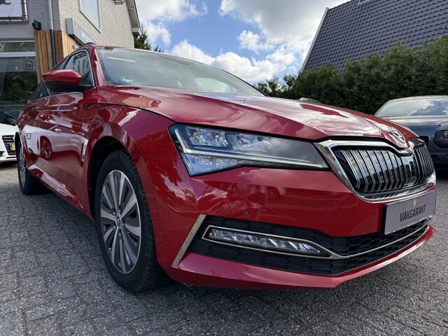 Skoda SUPERB Combi PHEV iV Aut. Pano | Trekhaak | Navi & CarPlay