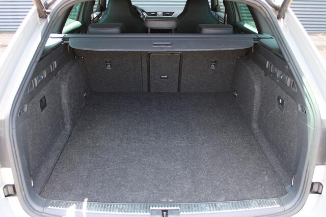 Skoda SUPERB Combi 1.4 TSI iV Sportline Business Adaptive-Cruise Camera Navigatie