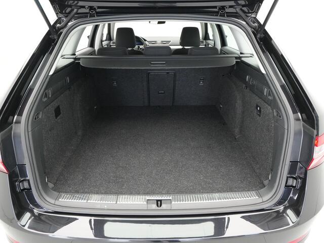 Skoda SUPERB Combi 1.4 TSI iV 218pk Ambition Trekhaak Navigatie Virtual Cockpit Stoelverwarming Carplay