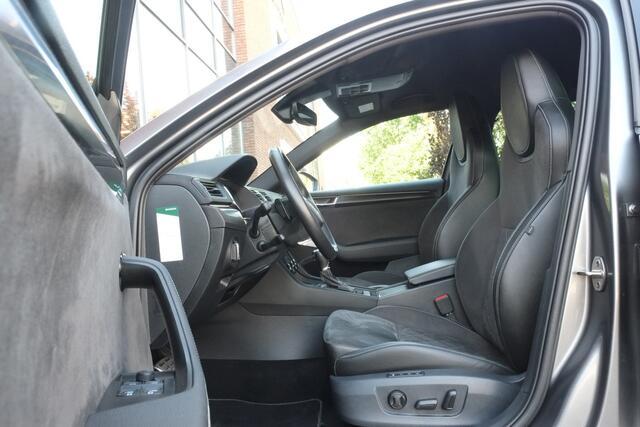 Skoda SUPERB Combi 1.4 TSI iV Sportline Business ACC, Trekhaak, 360° camera