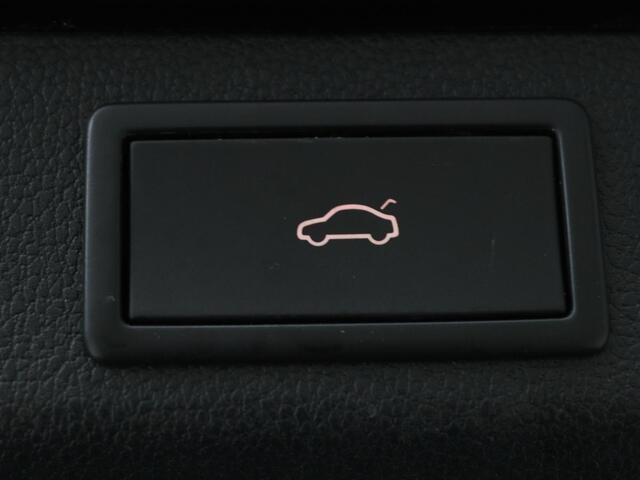 Skoda SUPERB 1.4 TSI iV Laurin & Klement | Panoramadak | Leder | Adaptive cruise | Canton Sound | Stoelverwarming | Standkachel | Carplay | Camera | Full LED | Memory