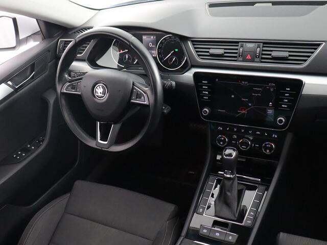 Skoda SUPERB Combi 1.4 TSI ACT Ambition Business (NL-Auto / Trekhaak / Pano / Carplay / Cruise / Navi)
