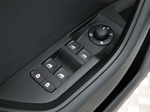 Skoda SUPERB Combi 1.4 TSI ACT Ambition Business (NL-Auto / Trekhaak / Pano / Carplay / Cruise / Navi)