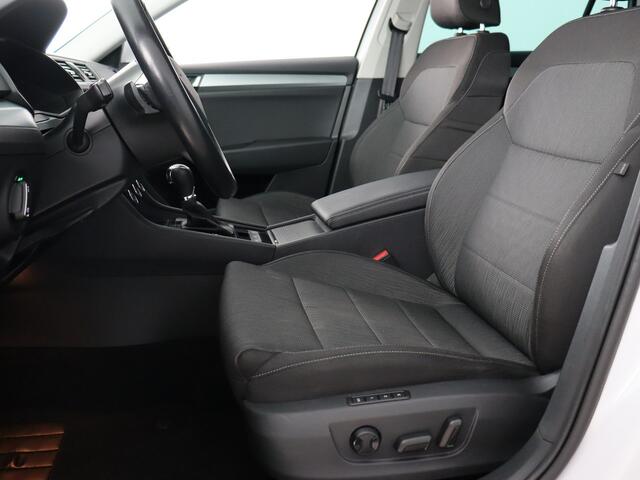 Skoda SUPERB Combi 1.4 TSI ACT Ambition Business (NL-Auto / Trekhaak / Pano / Carplay / Cruise / Navi)