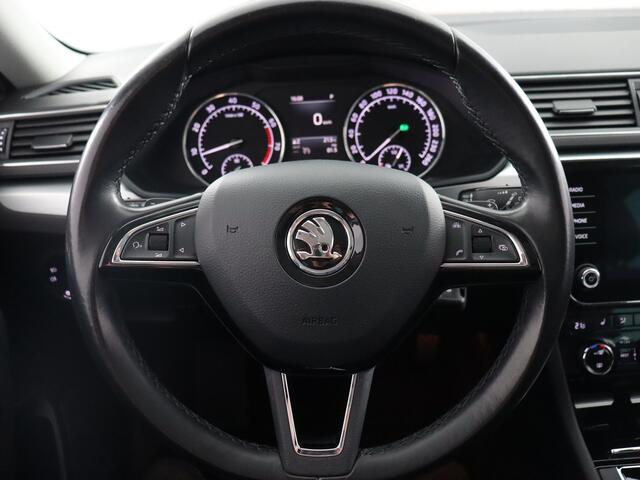 Skoda SUPERB Combi 1.4 TSI ACT Ambition Business (NL-Auto / Trekhaak / Pano / Carplay / Cruise / Navi)