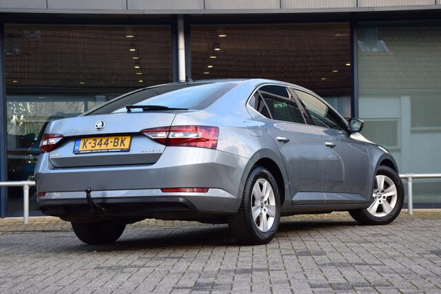 Skoda SUPERB 1.4 TSI Ambition Business | BOVAG Garantie | Trekhaak | Stoelverwarming | Achteruitrijcamera | All Season Banden | Cruise&Climate Control | Navigatie | Elektrisch Bedienbare Bestuurdersstoel |