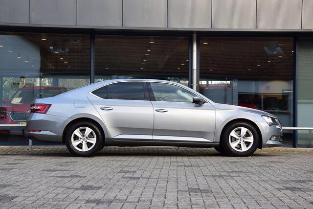 Skoda SUPERB 1.4 TSI Ambition Business | BOVAG Garantie | Trekhaak | Stoelverwarming | Achteruitrijcamera | All Season Banden | Cruise&Climate Control | Navigatie | Elektrisch Bedienbare Bestuurdersstoel |