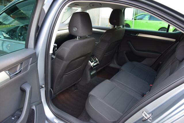 Skoda SUPERB 1.4 TSI Ambition Business | BOVAG Garantie | Trekhaak | Stoelverwarming | Achteruitrijcamera | All Season Banden | Cruise&Climate Control | Navigatie | Elektrisch Bedienbare Bestuurdersstoel |
