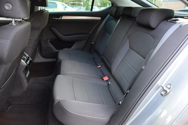 Skoda SUPERB 1.4 TSI Ambition Business | BOVAG Garantie | Trekhaak | Stoelverwarming | Achteruitrijcamera | All Season Banden | Cruise&Climate Control | Navigatie | Elektrisch Bedienbare Bestuurdersstoel |