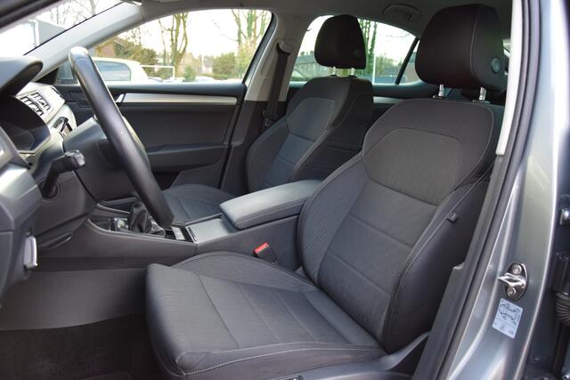Skoda SUPERB 1.4 TSI Ambition Business | BOVAG Garantie | Trekhaak | Stoelverwarming | Achteruitrijcamera | All Season Banden | Cruise&Climate Control | Navigatie | Elektrisch Bedienbare Bestuurdersstoel |