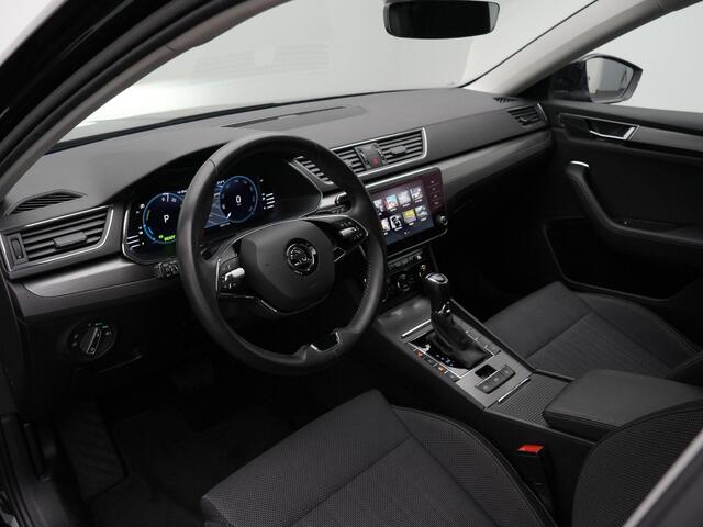 Skoda SUPERB Combi Business Edition Plus 1.4 TSI iV 218 pk DSG | Dynamic Chassis Control | Navigatie | Stoelverwarming | DAB | Cruise Control | 17 inch