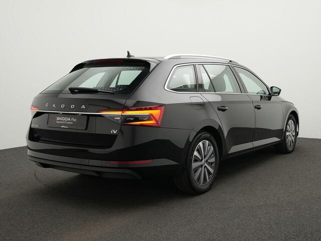 Skoda SUPERB Combi Business Edition Plus 1.4 TSI iV 218 pk DSG | Dynamic Chassis Control | Navigatie | Stoelverwarming | DAB | Cruise Control | 17 inch