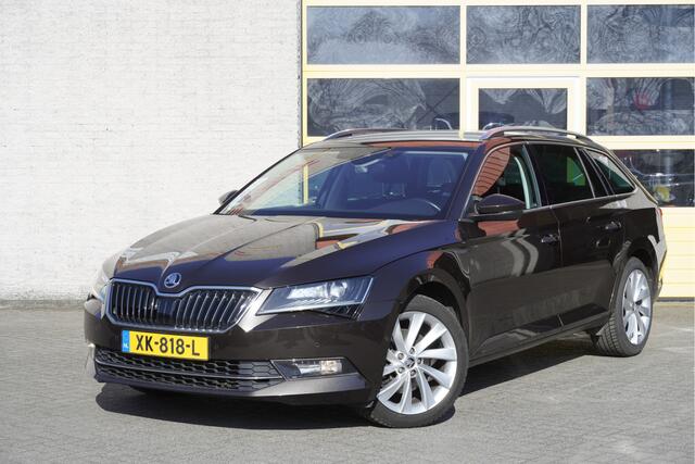 Skoda SUPERB Combi 1.5 TSI 150PK! Automaat Style Business BJ2019 Lmv 18" | Led | Pdc | Navi | Xenon | Keyless entry | Elek. trekhaak | Verwarmd voorruit | Elek. achterklep | App-Connect | Canton Audio | Elek. voorstoelen + Mem | Verwarmde voorstoelen