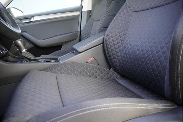 Skoda SUPERB Combi 1.5 TSI 150PK! Automaat Style Business BJ2019 Lmv 18" | Led | Pdc | Navi | Xenon | Keyless entry | Elek. trekhaak | Verwarmd voorruit | Elek. achterklep | App-Connect | Canton Audio | Elek. voorstoelen + Mem | Verwarmde voorstoelen