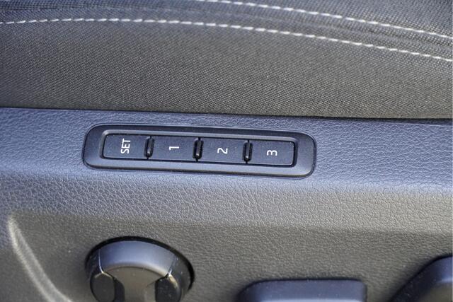 Skoda SUPERB Combi 1.5 TSI 150PK! Automaat Style Business BJ2019 Lmv 18" | Led | Pdc | Navi | Xenon | Keyless entry | Elek. trekhaak | Verwarmd voorruit | Elek. achterklep | App-Connect | Canton Audio | Elek. voorstoelen + Mem | Verwarmde voorstoelen