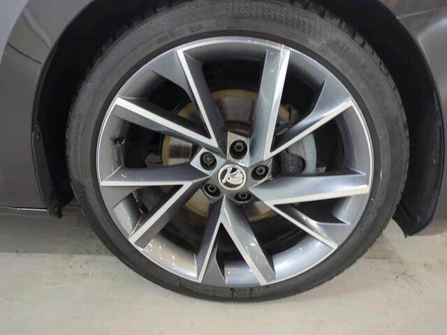 Skoda SUPERB Combi 1.5 TSI ACT Sportline Business / DSG/ Metallic/ Digitale Cockpit/ Led/ Panoramadak/ Elec. Klep/ Camera/ Parkeersensoren/ 19 lmv