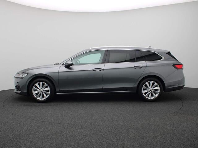 Skoda SUPERB Combi 1.5 TSI MHEV First Edition 150PK DSG Alarm, Keyless, Virtual Pedal, Adaptieve Cruise, Winterpakket +, Head-Up Display, Trekhaak, 17" LM Velgen