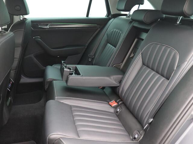 Skoda SUPERB Combi 1.4 TSI iV Business Edition Plus 218PK DSG Adaptieve Cruise Controle, Achteruitrijcamera, Matrix-LED verlichting, Volleder, Memorystoel, Keyless, Navi, Trekhaak, 18" LM Velgen