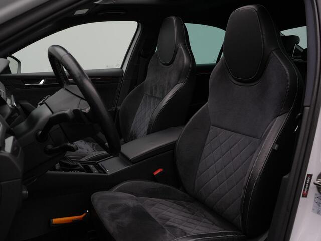 Skoda SUPERB 1.8 TSI 180 pk DSG Sportline Business | Panoramadak | 1e Eigenaar | Geheugenstoelen | Navigatie Columbus | CANTON | Leder/alcantara