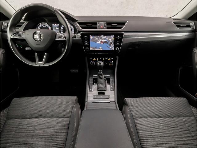 Skoda SUPERB Combi 1.5 TSI ACT Sport Deluxe 150Pk Automaat (APPLE CARPLAY, GROOT NAVI, CAMERA, STOELVERWARMING VOOR/ACHTER, MEMORY SEATS, ADAPTIVE CRUISE, CANTON AUDIO, ELEK ACHTERKLEP, GETINT GLAS, NIEUWSTAAT)