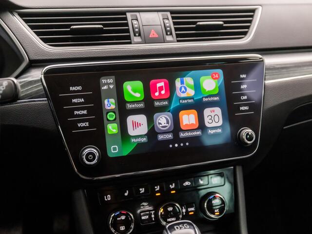 Skoda SUPERB Combi 1.5 TSI ACT Sport Deluxe 150Pk Automaat (APPLE CARPLAY, GROOT NAVI, CAMERA, STOELVERWARMING VOOR/ACHTER, MEMORY SEATS, ADAPTIVE CRUISE, CANTON AUDIO, ELEK ACHTERKLEP, GETINT GLAS, NIEUWSTAAT)