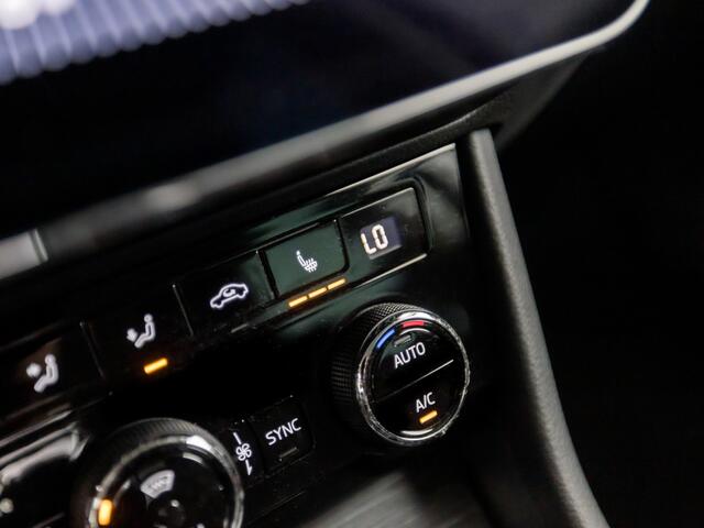 Skoda SUPERB Combi 1.5 TSI ACT Sport Deluxe 150Pk Automaat (APPLE CARPLAY, GROOT NAVI, CAMERA, STOELVERWARMING VOOR/ACHTER, MEMORY SEATS, ADAPTIVE CRUISE, CANTON AUDIO, ELEK ACHTERKLEP, GETINT GLAS, NIEUWSTAAT)