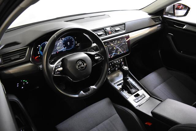 Skoda SUPERB Combi iV 218PK DSG HYBRID BUSINESS VIRTUAL/NAVI/TREKHAAK