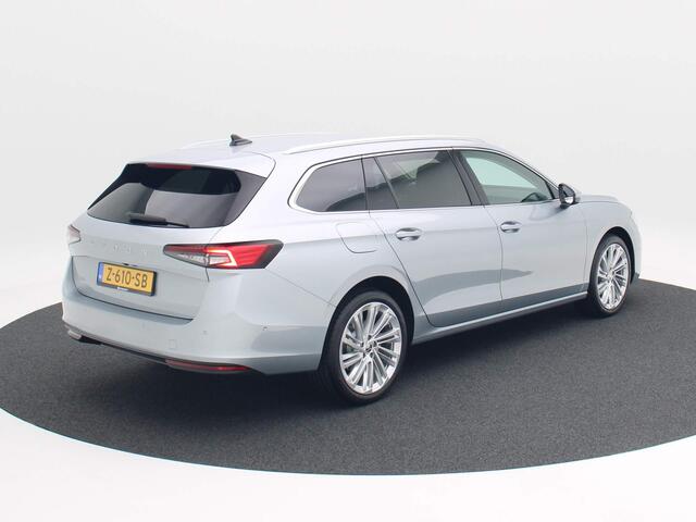 Skoda SUPERB Combi 1.5 TSi 150 Pk DSG MHEV First Edition | Navi | Leder | 19 Inch | Trekhaak | Camera | Adapt. Cruise | Privacy Glass