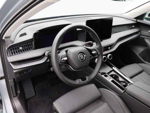 Skoda SUPERB Combi 1.5 TSi 150 Pk DSG MHEV First Edition | Navi | Leder | 19 Inch | Trekhaak | Camera | Adapt. Cruise | Privacy Glass