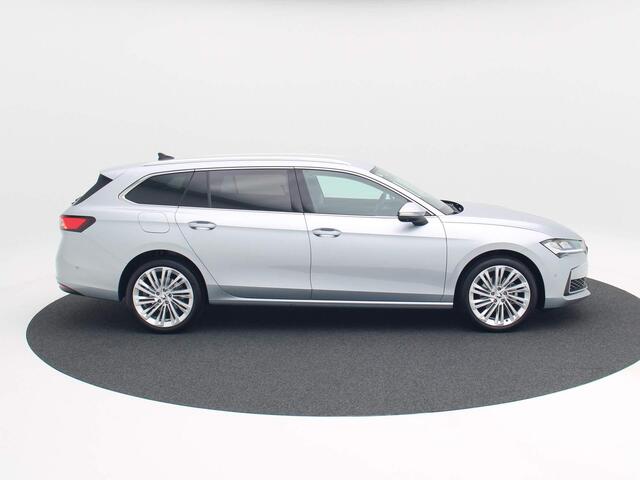 Skoda SUPERB Combi 1.5 TSi 150 Pk DSG MHEV First Edition | Navi | Leder | 19 Inch | Trekhaak | Camera | Adapt. Cruise | Privacy Glass
