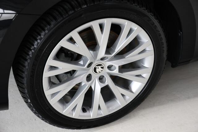 Skoda SUPERB Combi 1.4TSI iV 218PK Business Ed. Plus *NAP/Trekh/Virtual/Stoelvw/Keyless*