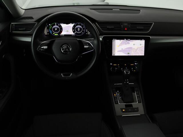 Skoda SUPERB 1.4 TSI iV Style | Trekhaak | Stoel & achterbankverwarming | Camera | Memory | Carplay | Park Assist | Virtual Cockpit | Navigatie