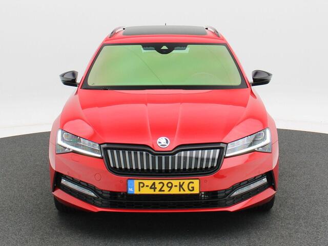 Skoda SUPERB Combi 1.4 TSi 218 Pk iV Sportline Business | Panoramadak | CarPlay | Navigatie | Bluetooth | Camera | Trekhaak | 18 Inch | 54.028 Km!!