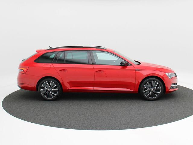 Skoda SUPERB Combi 1.4 TSi 218 Pk iV Sportline Business | Panoramadak | CarPlay | Navigatie | Bluetooth | Camera | Trekhaak | 18 Inch | 54.028 Km!!