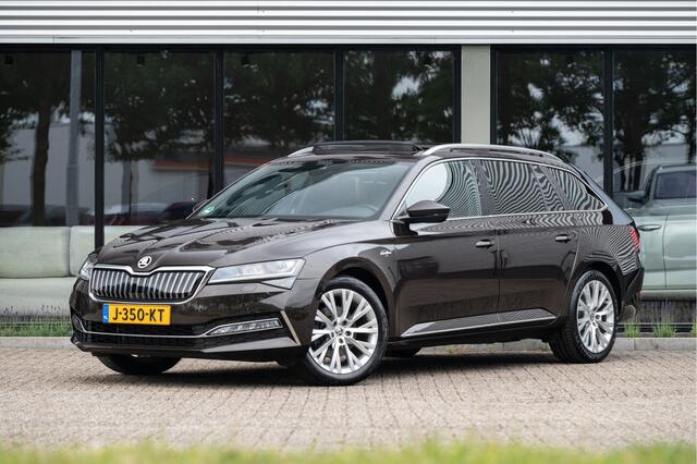Skoda SUPERB Combi 1.4 TSI iV Laurin & Klement 218pk | Pano | Stoelvent. | Trekhaak | Adapt. Cruise | Matrix LED | 18"