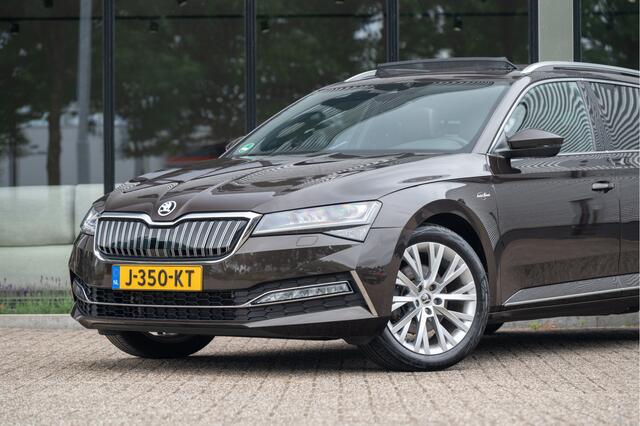 Skoda SUPERB Combi 1.4 TSI iV Laurin & Klement 218pk | Pano | Stoelvent. | Trekhaak | Adapt. Cruise | Matrix LED | 18"