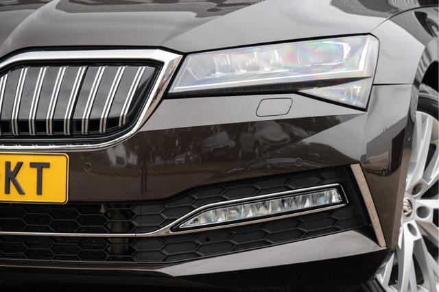 Skoda SUPERB Combi 1.4 TSI iV Laurin & Klement 218pk | Pano | Stoelvent. | Trekhaak | Adapt. Cruise | Matrix LED | 18"