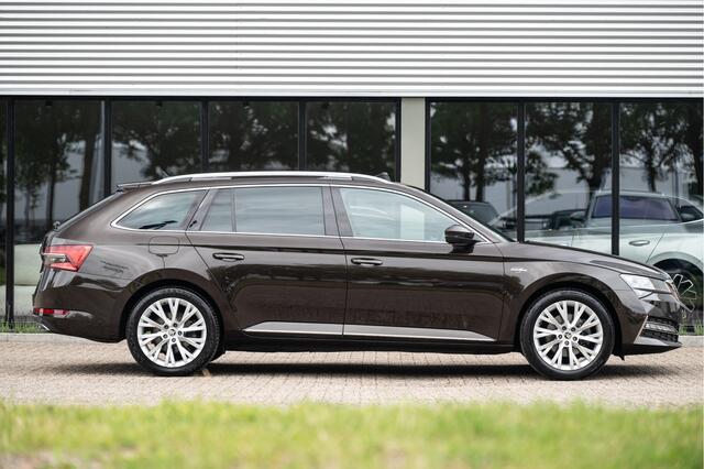 Skoda SUPERB Combi 1.4 TSI iV Laurin & Klement 218pk | Pano | Stoelvent. | Trekhaak | Adapt. Cruise | Matrix LED | 18"