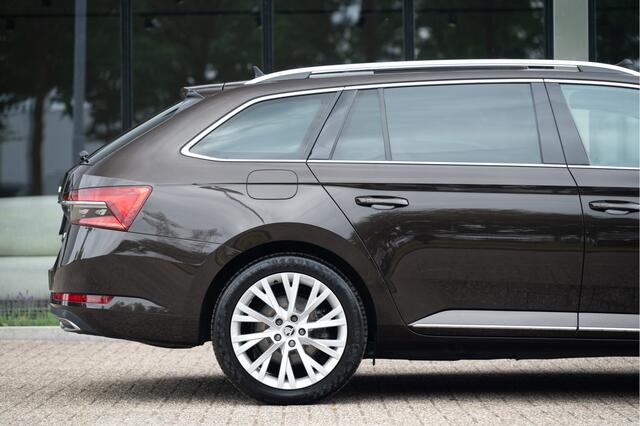 Skoda SUPERB Combi 1.4 TSI iV Laurin & Klement 218pk | Pano | Stoelvent. | Trekhaak | Adapt. Cruise | Matrix LED | 18"