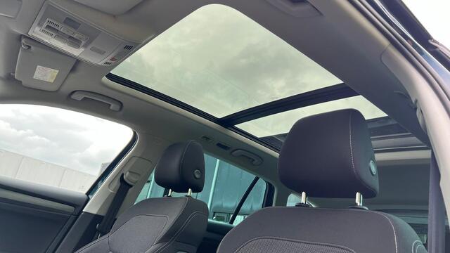 Skoda SUPERB Combi 1.4 TSI iV Business Edition panorama, camera, navi, cruise