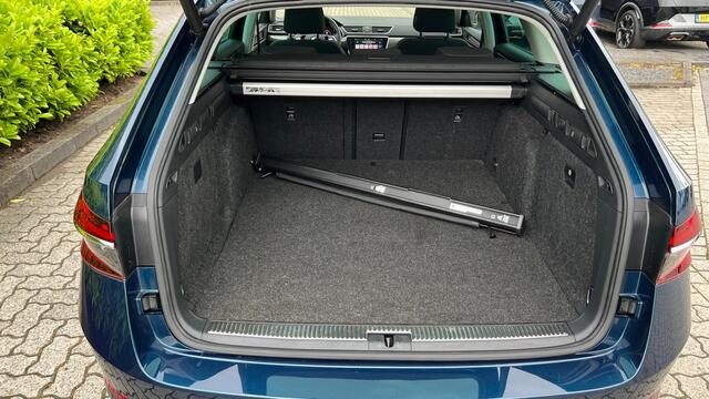 Skoda SUPERB Combi 1.4 TSI iV Business Edition panorama, camera, navi, cruise