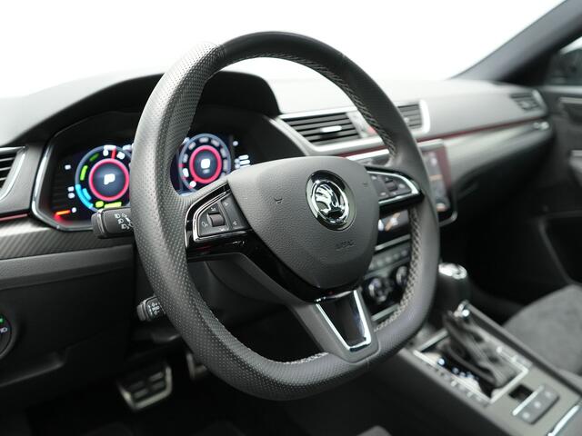Skoda SUPERB Combi 1.4 TSI iV Sportline Business Plug In Hybrid 218pk PHEV | Panodak | Trekhaak af Fabriek | Alcantara Sportstoelen Memory | Adaptive Cruise | Crystal LED | Sfeerverlichting | Virtual | Navigatie | Apple Carplay | Stoelverwarming | DAB |