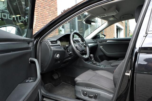 Skoda SUPERB Combi 1.4 TSI iV Business Edition Plus Trekhaak, ACC, Achteruitrijcamera