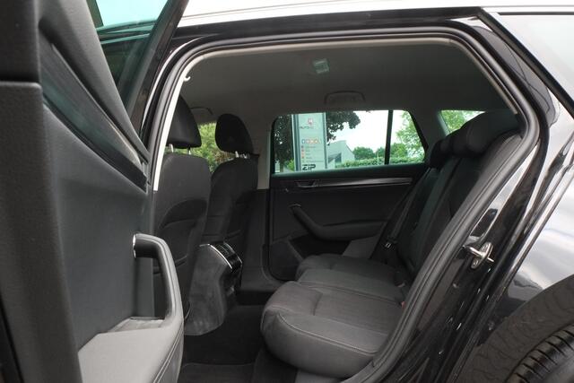 Skoda SUPERB Combi 1.4 TSI iV Business Edition Plus Trekhaak, ACC, Achteruitrijcamera