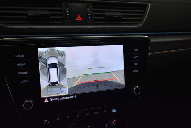 Skoda SUPERB Combi 1.4 TSI iV Business Edition Plus Cam Pano Trekh Virtual Elk Stoelen + Aklep Canton